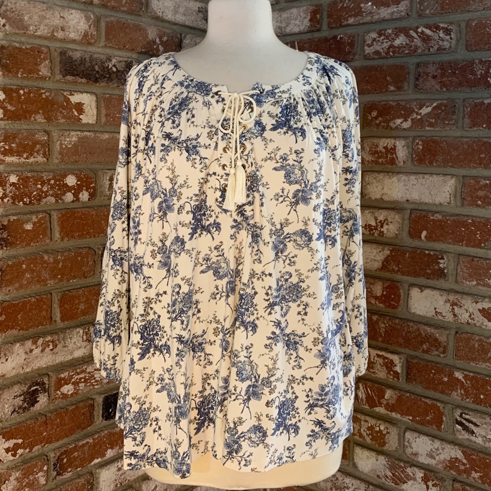 Chaps Sz XL Blue & White Floral Top